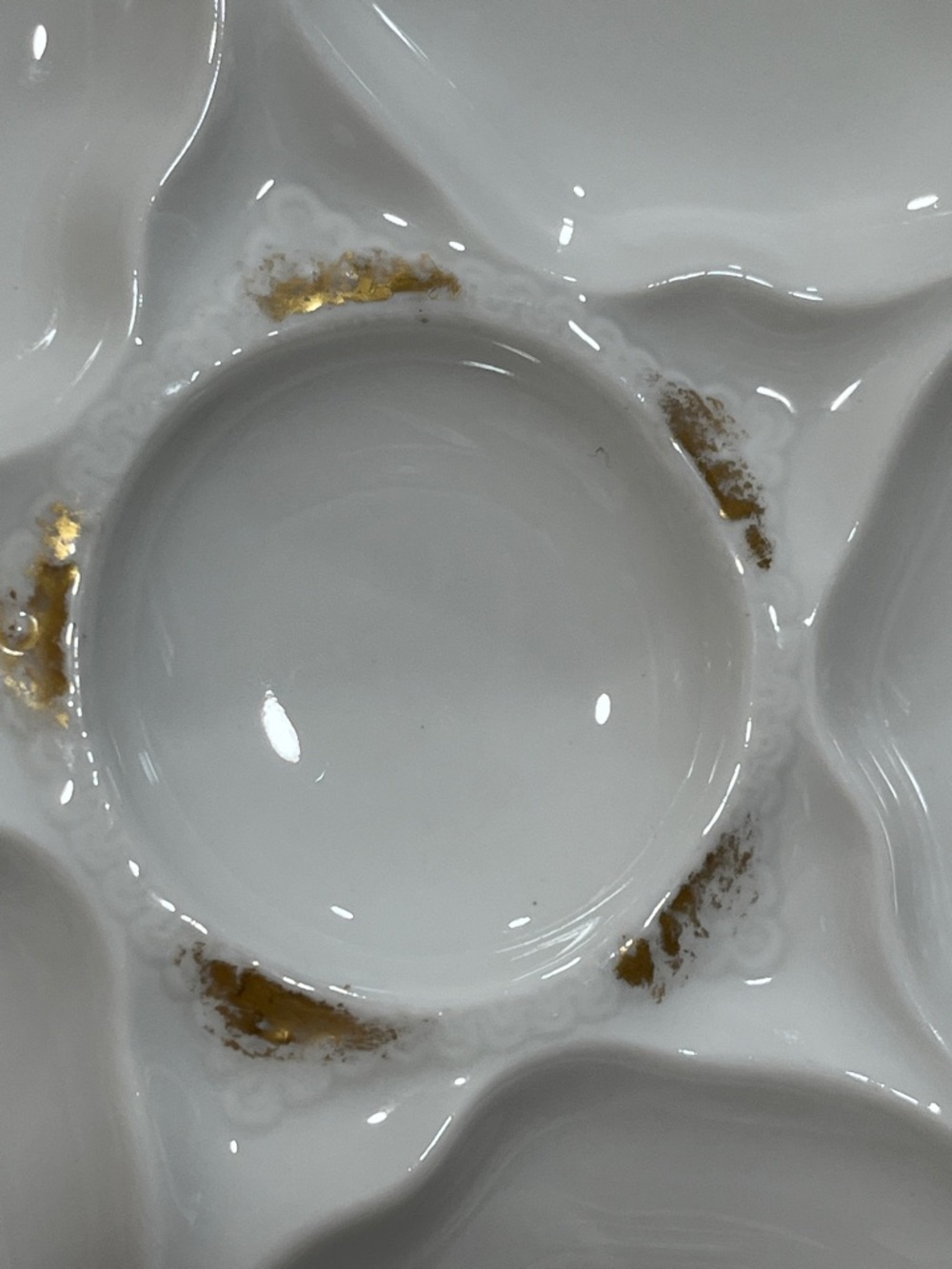 Limoges White Porcelain Floral Oyster Plate with Pink Rose Sprays and Gold Trim - Picture 8 of 12